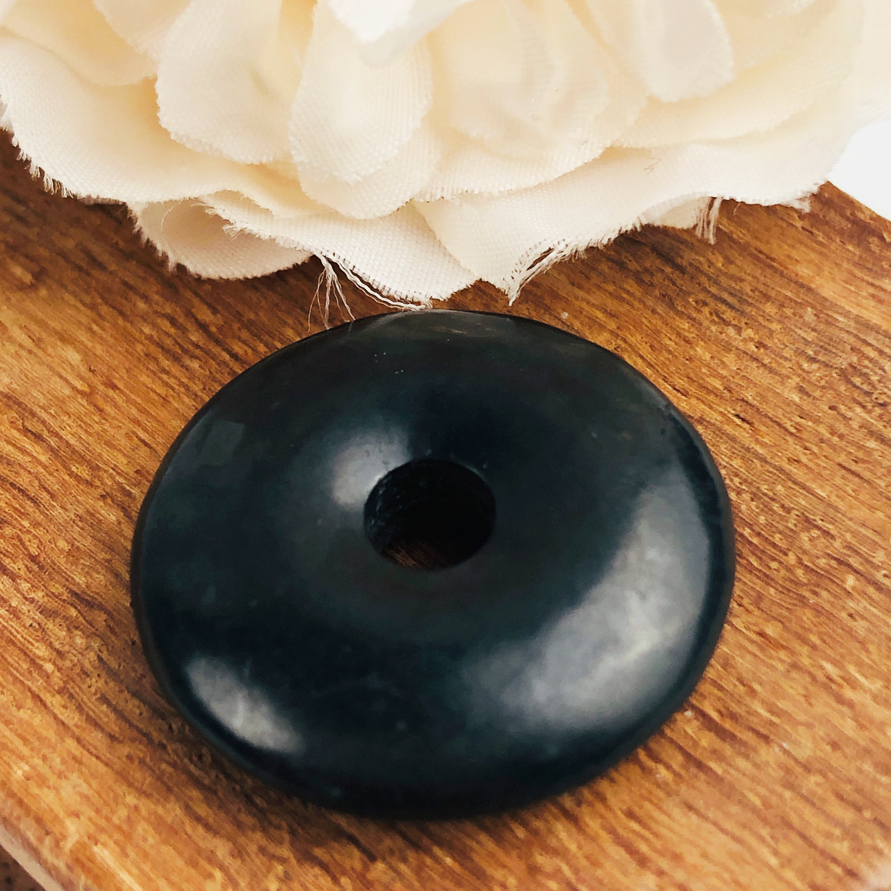 

CHENYISHI 50%-70% Carbon Shungite Donut Pendant Suitable for DIY Jewelry Making Necklace