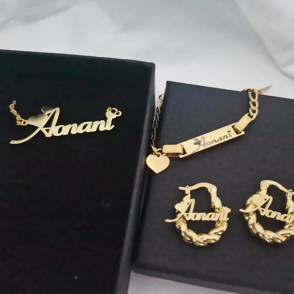 LeeChee-Colar com Nome Personalizado para Meninas, 18mm Mini Brincos, Pulseira Coração Gravada A Laser, Presente De Aniversário Da Jóia, 3Pcs Set