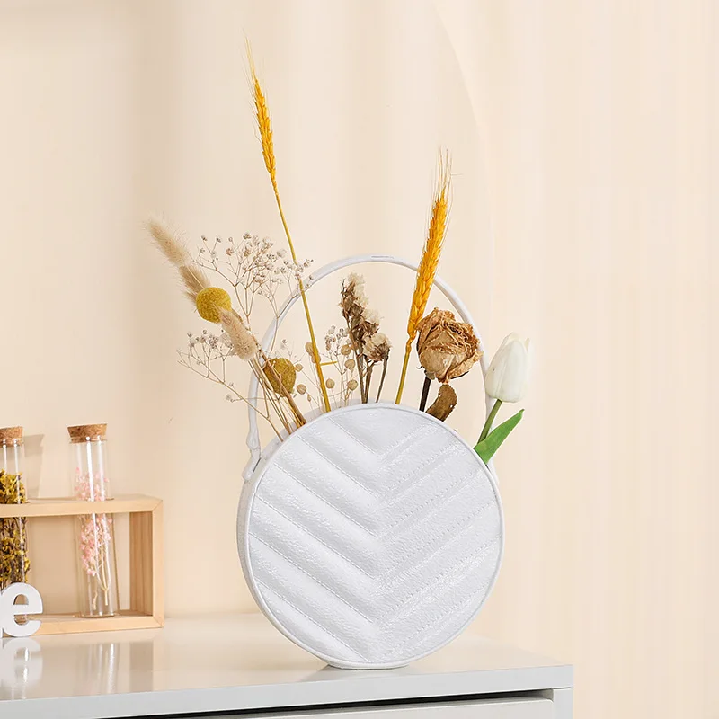 R36 Creative Designer Bag Vase Nordic Modern Table Flower Bag Vase Hand Bag Shape Flower Vase Resin Modern