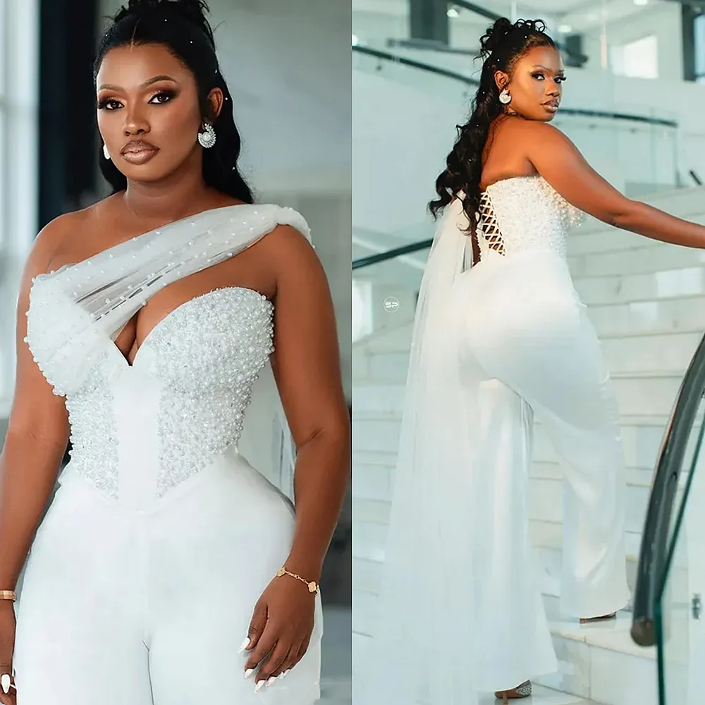 Elegantes elfenbeinfarbenes One-Shoulder-Hochzeits-Jumpsuits-Braut-Empfangskleid mit Perlen und Perlen, herzförmiges Korsett, langes formelles Events-Kleid