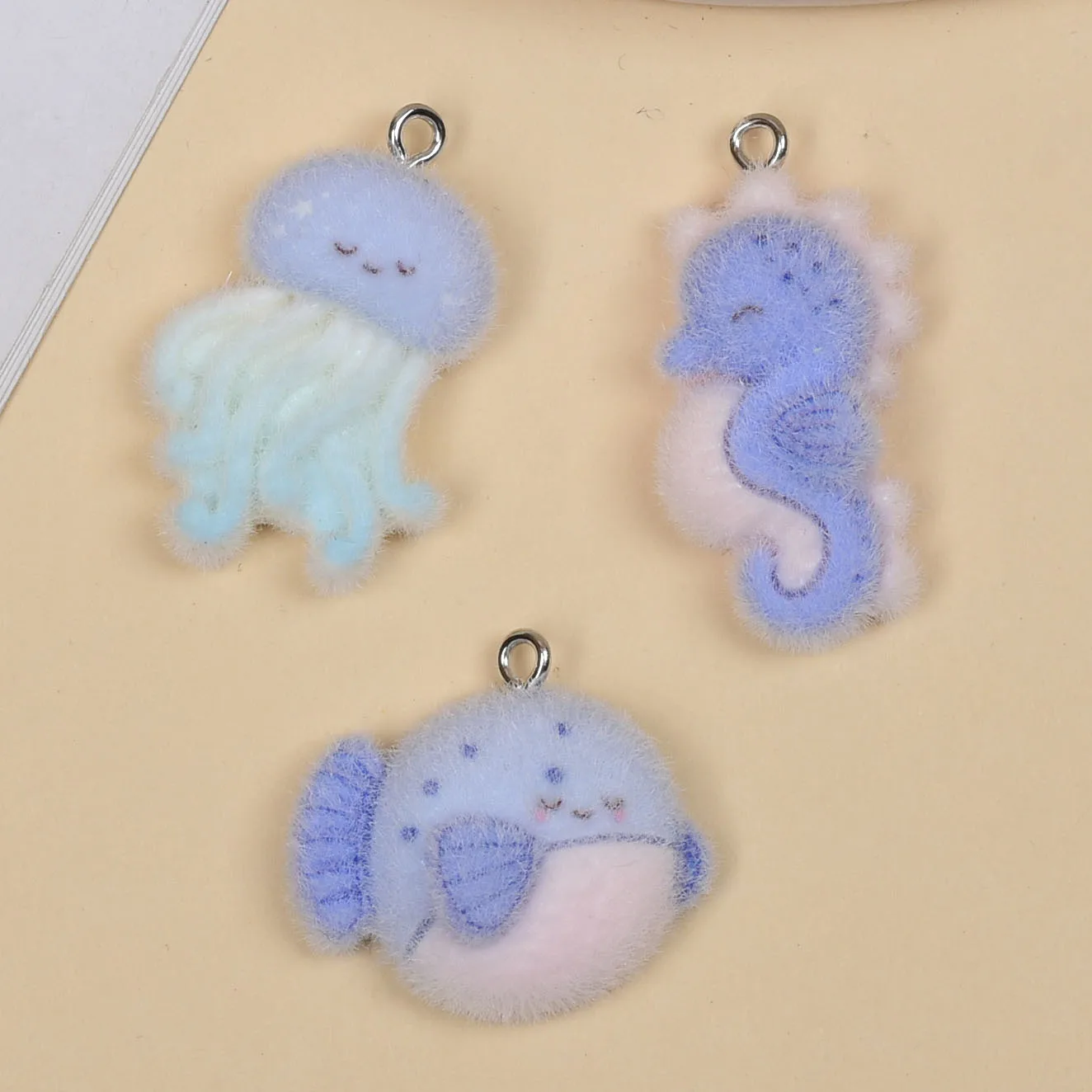 

Набор из 3 флокированных брелоков-подвесок с мультяшными синими подводными животными из смолы для ключей, телефона, рюкзака