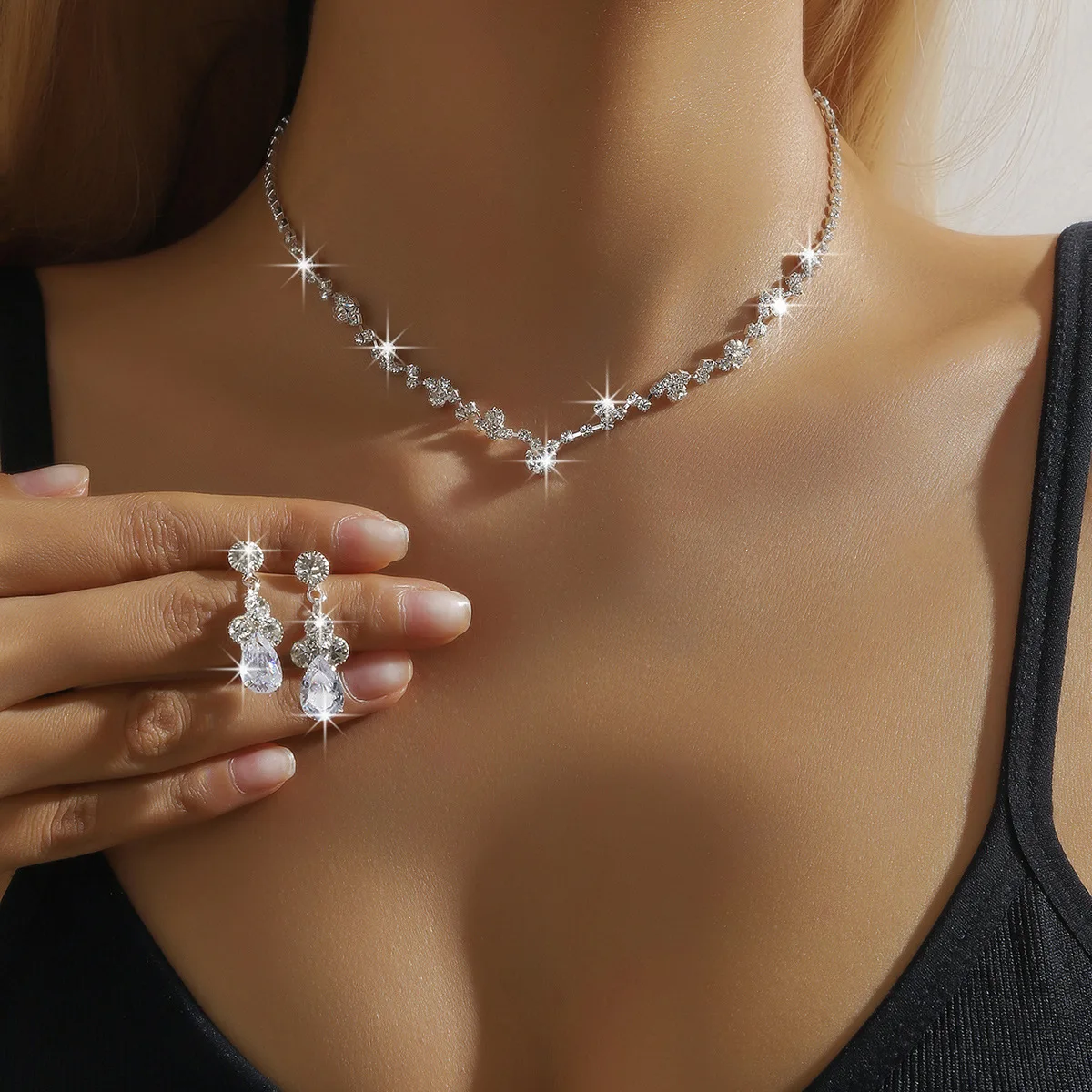 4‑Piece Claw‑Chain Jewelry Set for Women, Includes Earrings Necklace Bracelet, Elegant Bridal Accessory for Wedding Banquet Holiday Occasions, Stylish Gift for Her