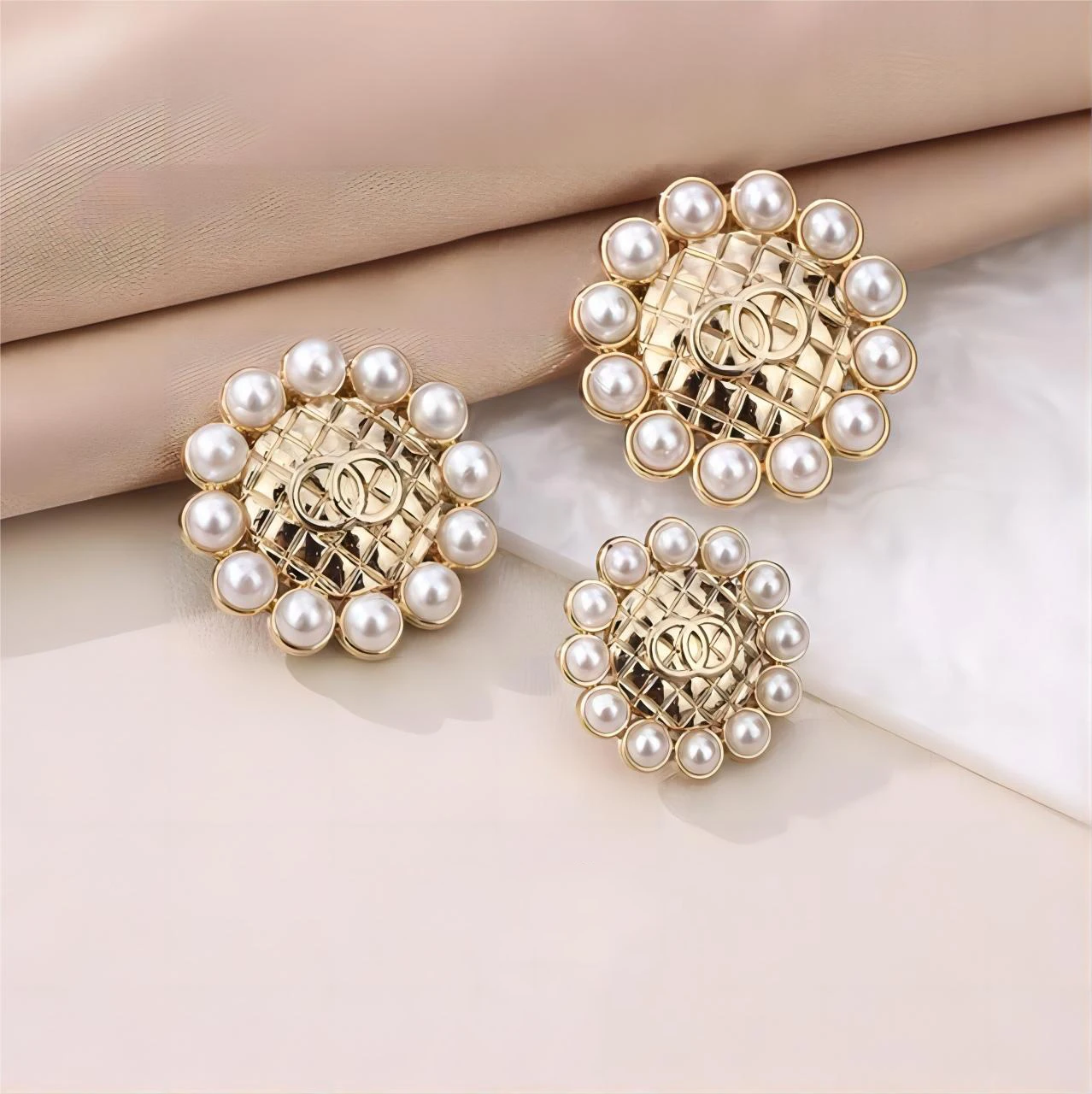 6 قطعة الفاخرة مصمم شعار جولة المعادن الفاخرة اللؤلؤ الخياطة زر للملابس الإكسسوارات اليدوية Material بها بنفسك المواد الديكور الذهبي #5