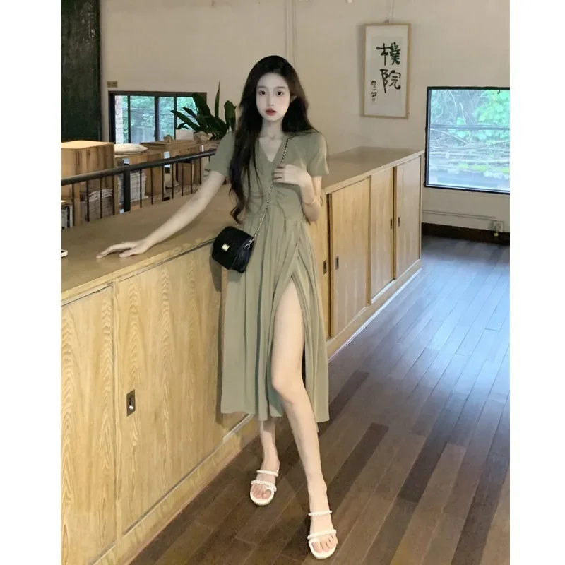 

French Design Sense V-neck Hem Split Short-sleeved Dress 2024 Early Spring New Women's Clothing Thin Medium and Long Dress