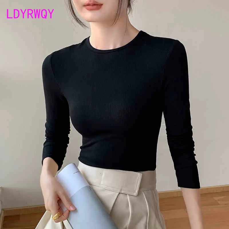 Korean Dongdaemun round neck long sleeved T-shirt for women, slim fit and sexy short style with exposed navel and shoulder base