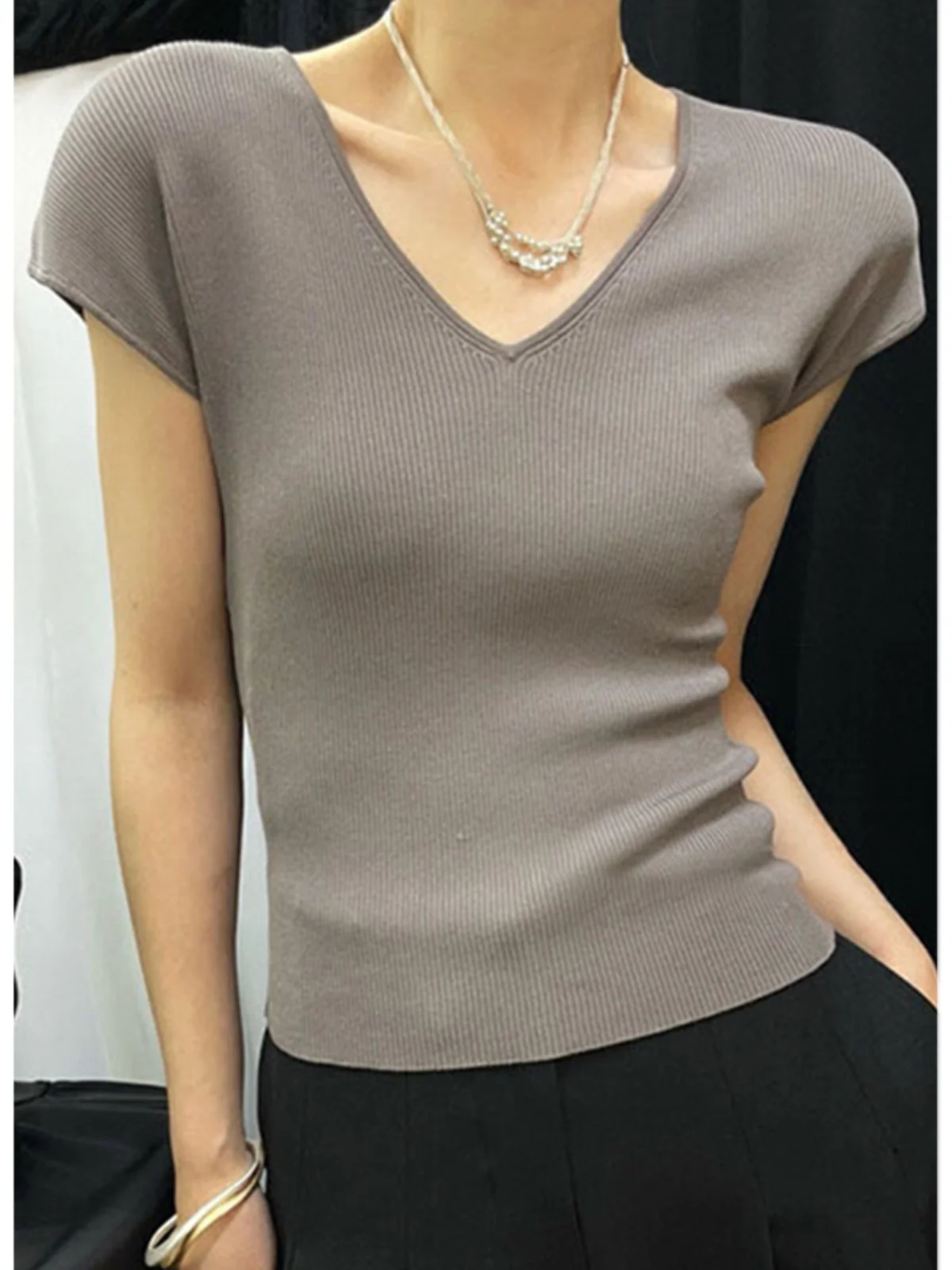 

Slim Fit Ice Silk Knitted ort Sve V-Ne T-irt Women's Inner Wear Summer Thin Sle oulder Baring Top Commute Sle