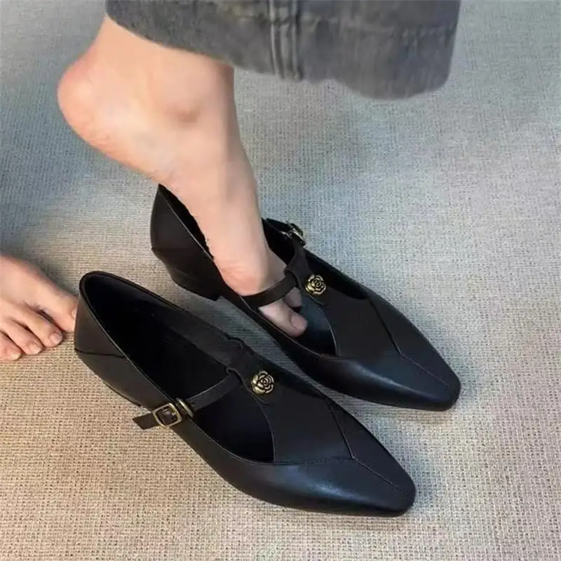 2026 Women's Rose Decor T-Strap Loafers, Vintage Elegant Soft Leather Low Heel Comfort Shoes for Spring Office, Commute & Dating
