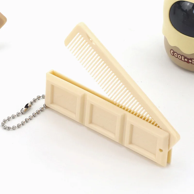 1 Stück Niedlicher Schokoladenriegel-förmiger Taschenkamm mit Spiegel Tragbare Mini-Haarbürste für Frauen und Mädchen Reise- und Alltags-Haarpflegewerkzeug – Detail 4