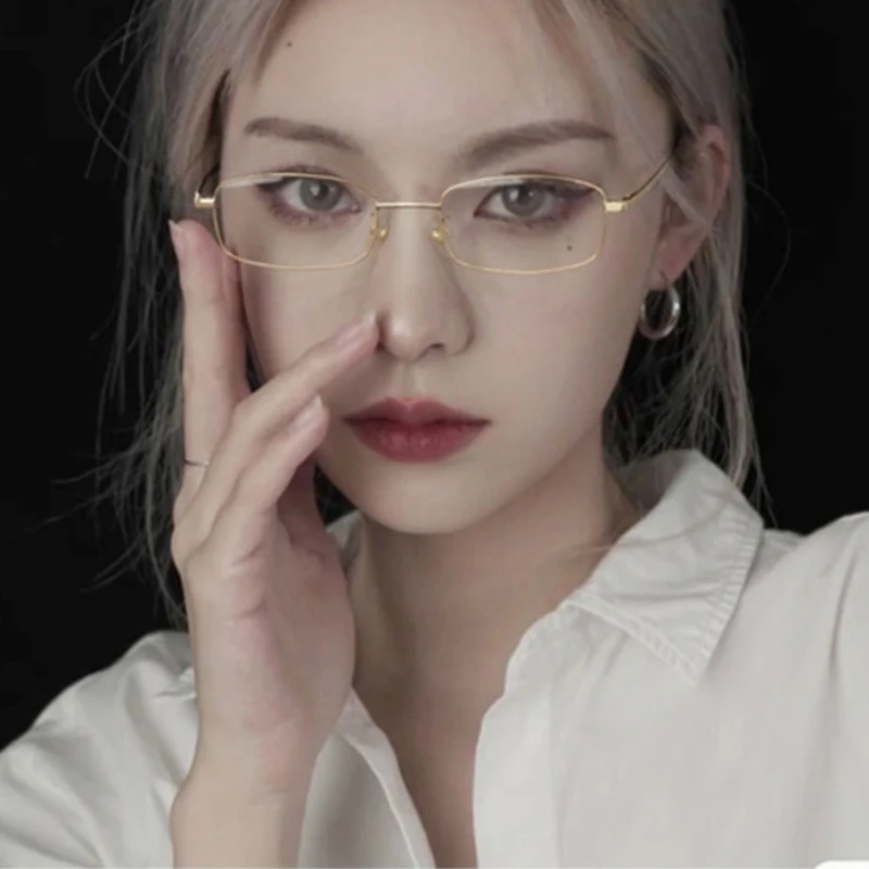 1pcs Women Rectangular Metal Glasses, 2D Flat Small‑Frame Eyewear, Artistic Personalized Style with Flat Lenses