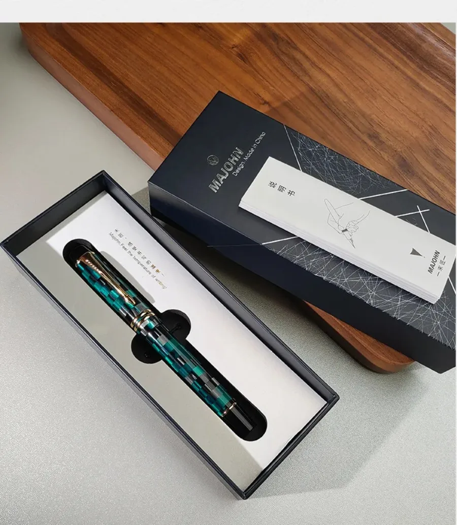 

Ручка MAJOHN Final Craftsman M600 из смолы — «Шахматная доска», крупный немецкий стержень BOCK, двухцветная, с заостренным наконечником, для письма и практики, золотая ручка