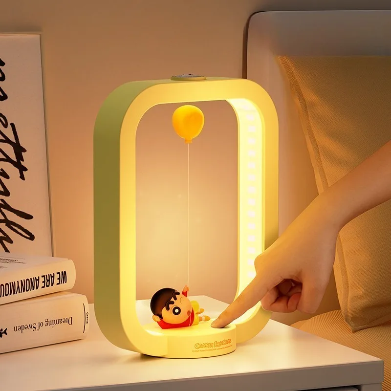 Crayon Shin-Chan เดสก์ท็อปตกแต่ง Magnetic Levitation แสงโคมไฟตั้งโต๊ะอ่านหนังสือการ์ตูน Night Light เครื่องประดับของขวัญวันเกิด