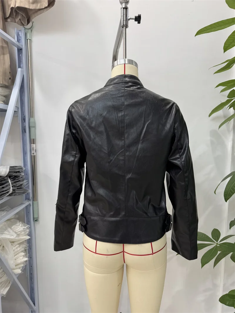 Keyanketian primavera/outono nova jaqueta de couro falso feminino estilo rua gola com zíper fino preto curto blazer outerwear topo