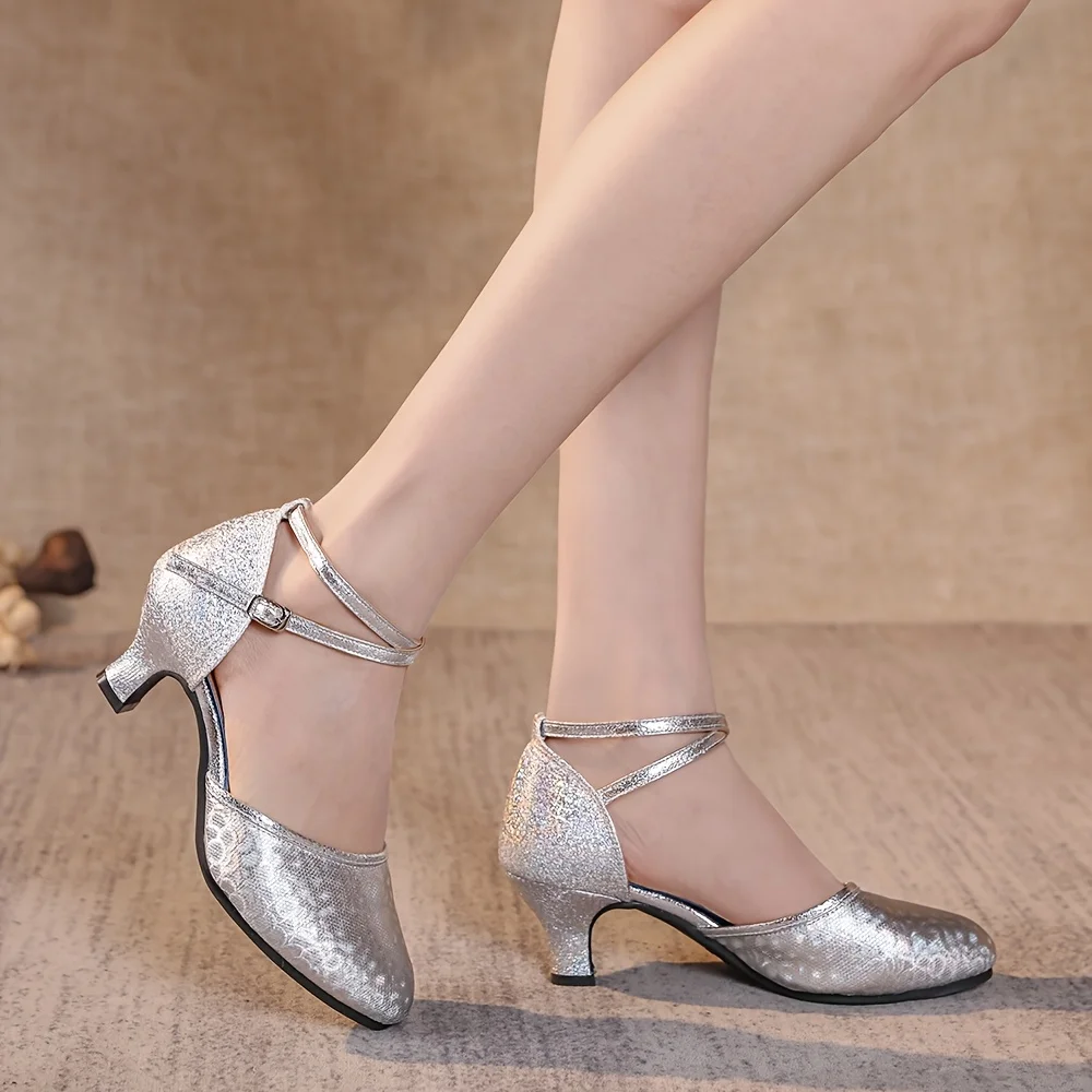 新しいラテンダンスシューズ女性大人ミドルヒールシューズソフトソールスクエア社交女性の靴カラフルな生地