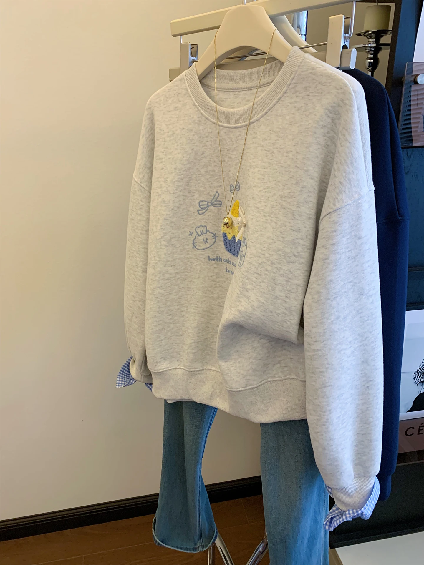 

Женская тонкая толстовка с вышивкой и круглым вырезом, весенне-осенняя, в стиле пэчворк, с дизайнерским акцентом на удобство, женская одежда