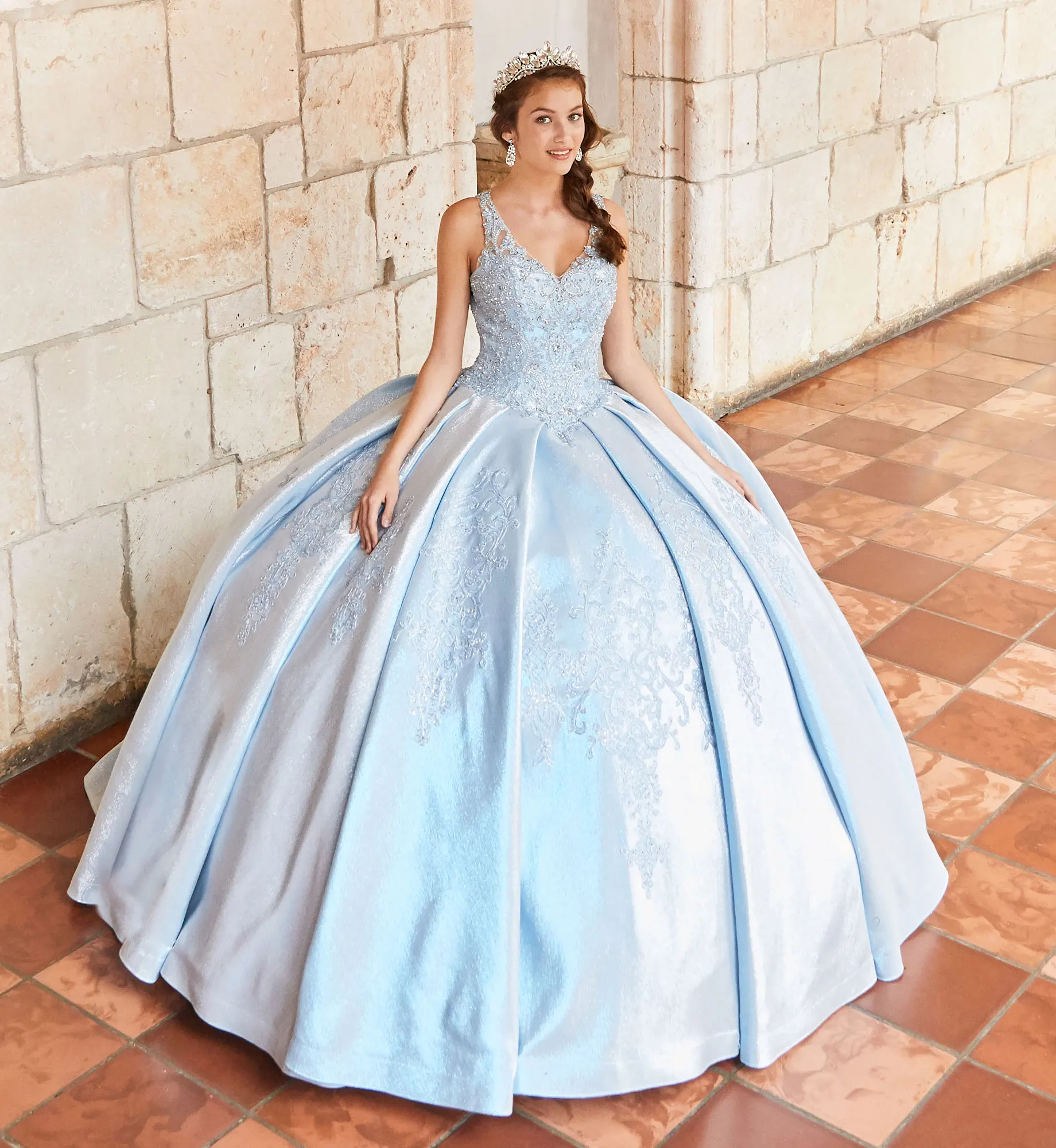 Sky Blue Quinceanera Dresses Ball Gown V-neck Appliques Beaded Puffy Mexican Sweet 16 Dresses Charro 15 Anos