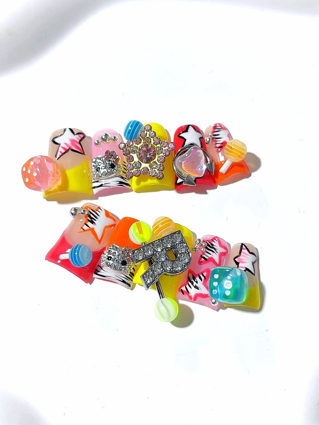 เล็บปลอมกดติดทรงสี่เหลี่ยมสั้น รุ่น Rainbow Y2K Dice Lollipop Rhinestone Star Letter R (L256)