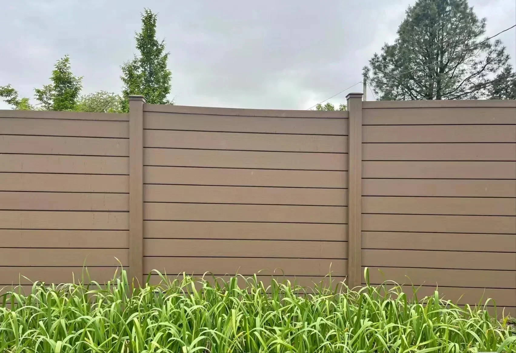 Wood Plastic Fence Backyard Wall Fence Privacy Panel for House Garden Security System Wpc Outdoor 6ft Fencing Aluminum Post