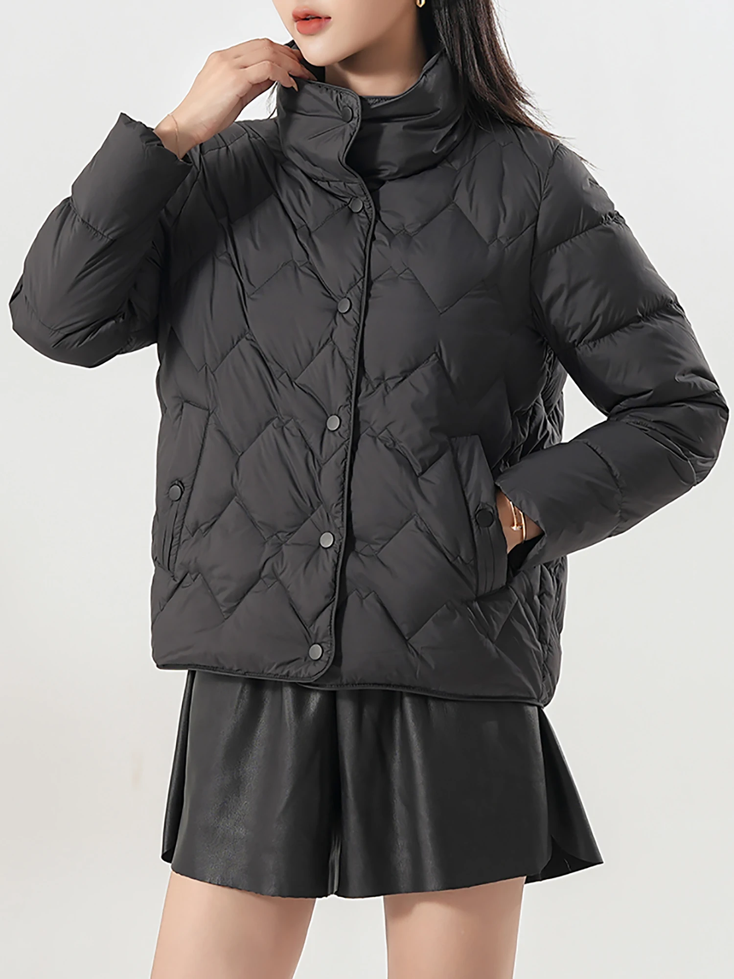 Lightweight down jacket for women in winter 2024, new fashionable stand up collar, small stature, early winter thin short jacket