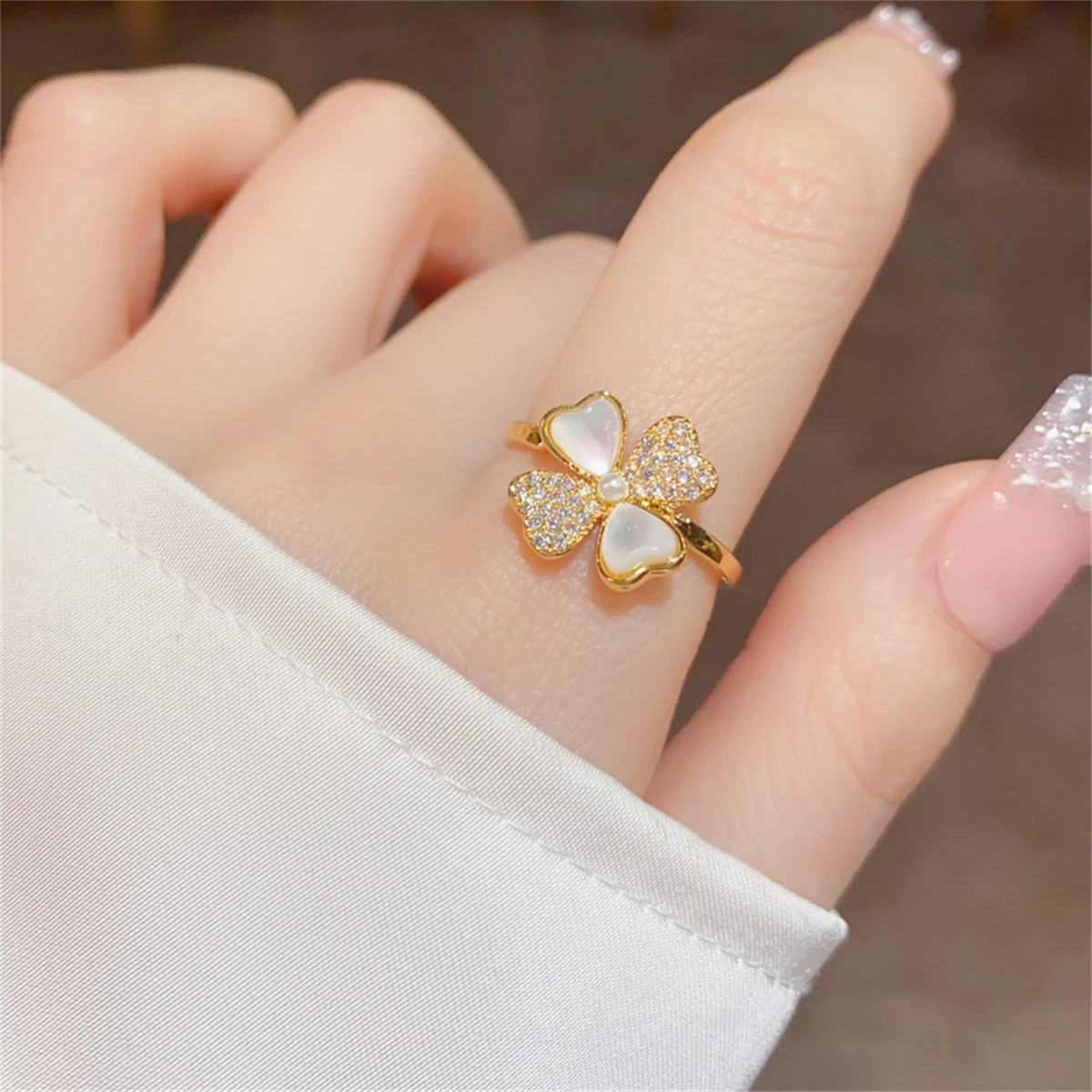 

Elegant Women's Four-Leaf Clover Ring With Sparkling Crystal Accents Trendy Fashion Jewelry for Special Occasions Everyday Wear