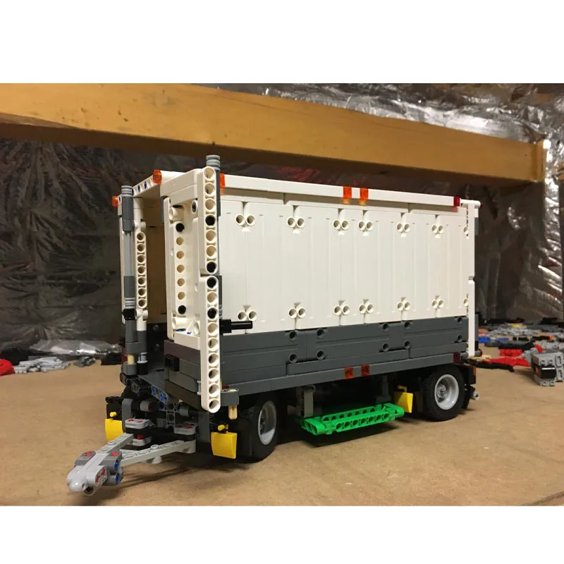 

MOC-26686 City Classic Trailer Axle Dry Truck Box Model Building Blocks 902 Pieces Boys' and Children's Birthday Gift Toy