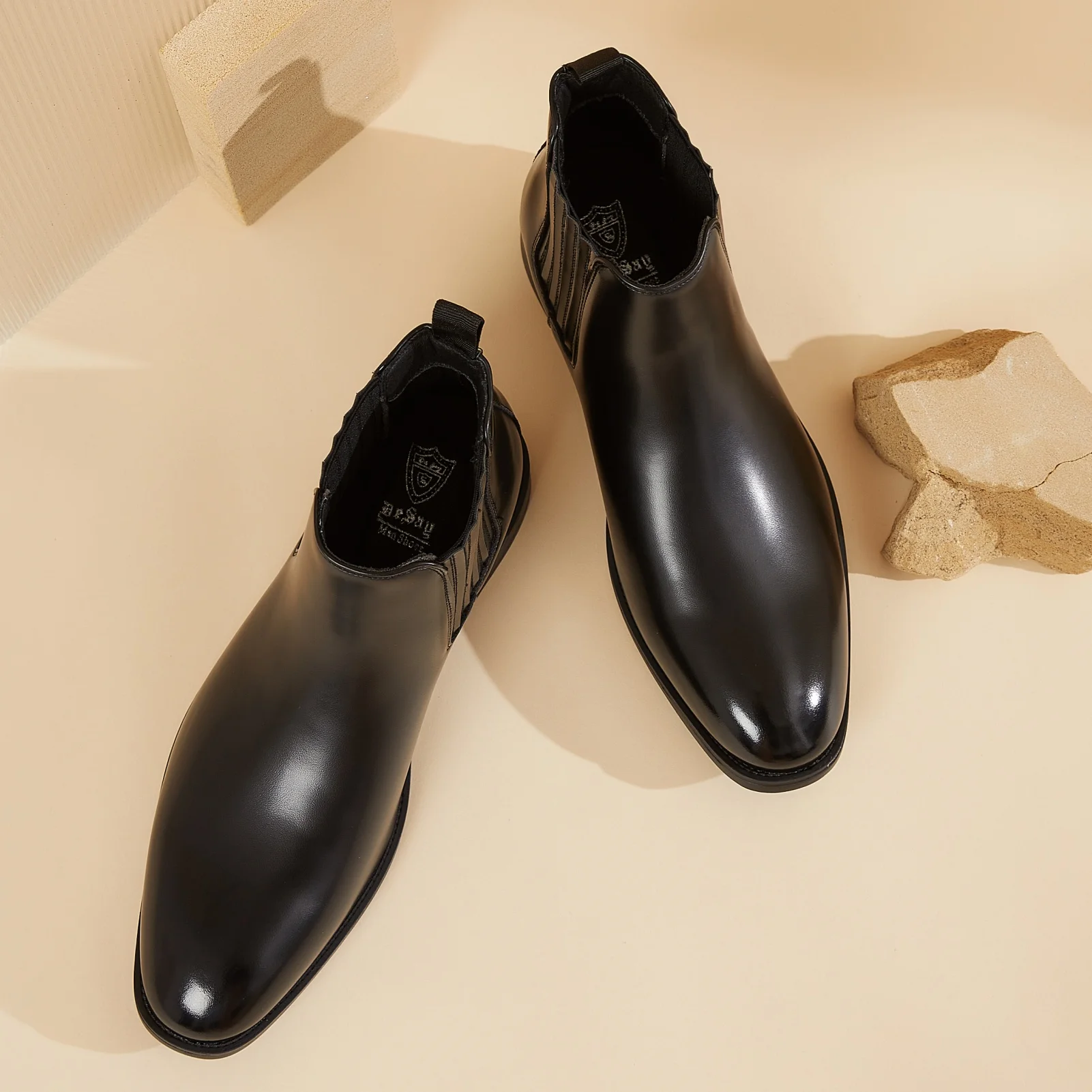Herren Chelsea Boots mit spitzer Zehenpartie aus PU für alle Jahreszeiten, dicke Sohle, höhenverstellbar, Slip-On-Schuhe für Pendeln, Büro und Party. – Detail 5