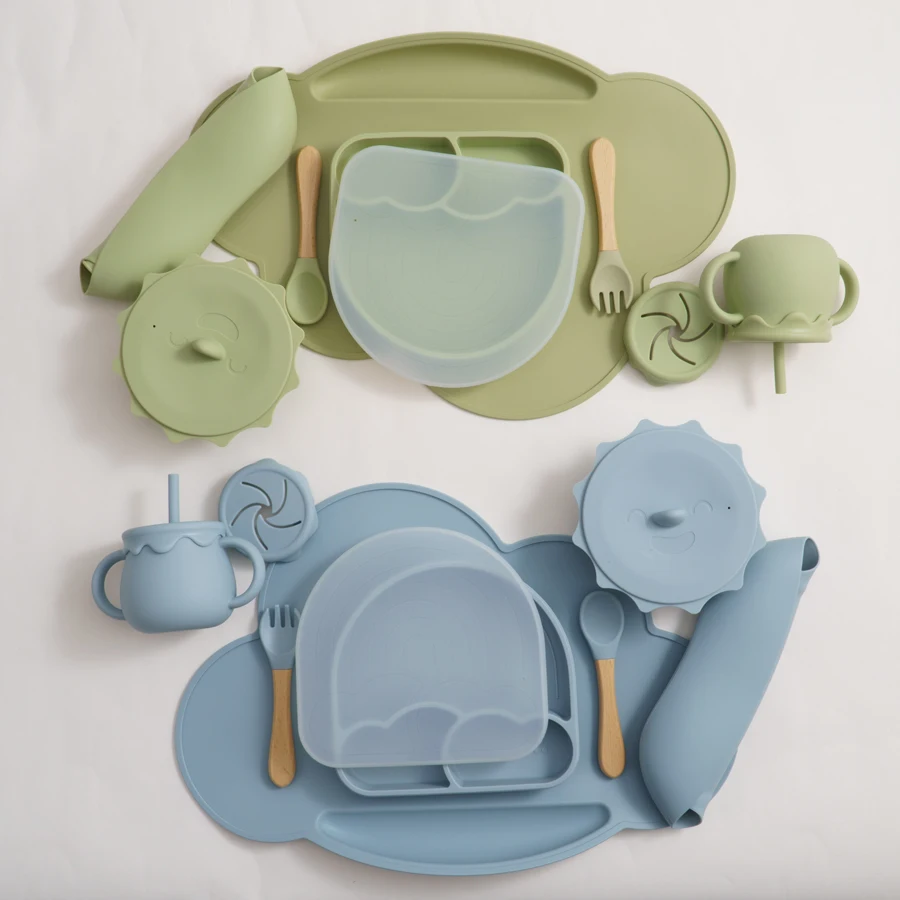 7PCS/Set Silicone Baby Feeding Set Kawaii Plate Baby Dishes Sucker Bowl Newborn Waterproof Bib Placemat Fork Spoon Tableware