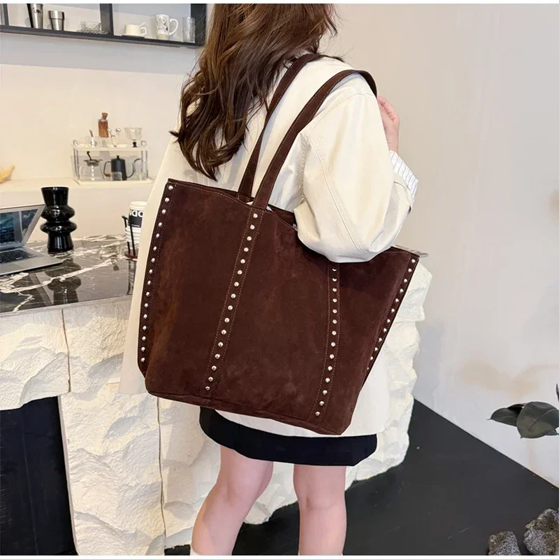 Y2kn Frauen Niet Tote Tasche Herbst Und Winter Neue Vielseitige Casual Schulter Unterarm Tasche Marke Designer Mode Einfache Handtasche – Detail 9