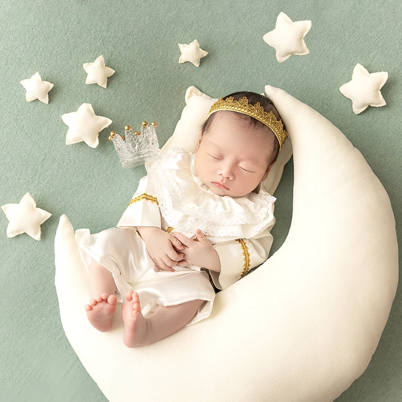 

Newborn Photography Clothes Prince Crown Costume Star Moon Pillow Posing Props The Palace Theme Outfit Studio Photo Accessories