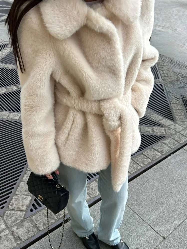 トッシー ウィンター レースアップ ルーズ フェイクファー アウター 女性用 カジュアル ラペル 長袖 通勤 無地 ストリートウェア レディース フェイクファーコート 2026