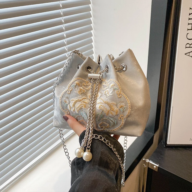 

Новая вышитая сумка через плечо в китайском стиле 2026 года, женская сумка-тоут кросс-боди для повседневного использования или вечеринок, модная летняя сумочка