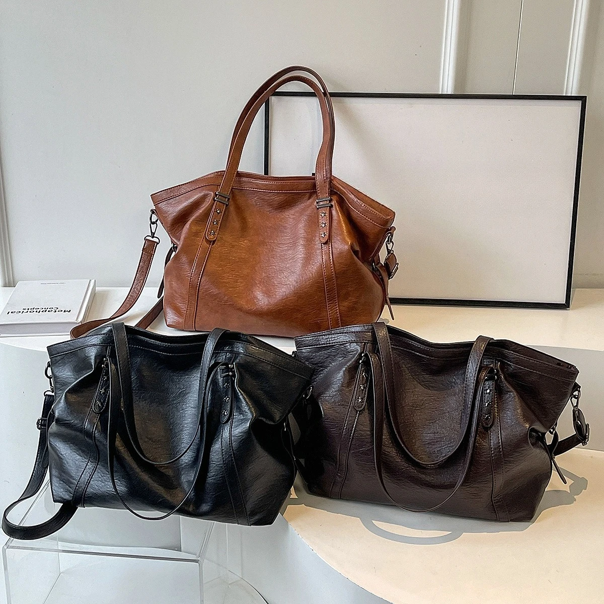 Shoulder tote bag large capacity women's soft leather retro commuter women's bag autumn and winter new bag messenger bag women