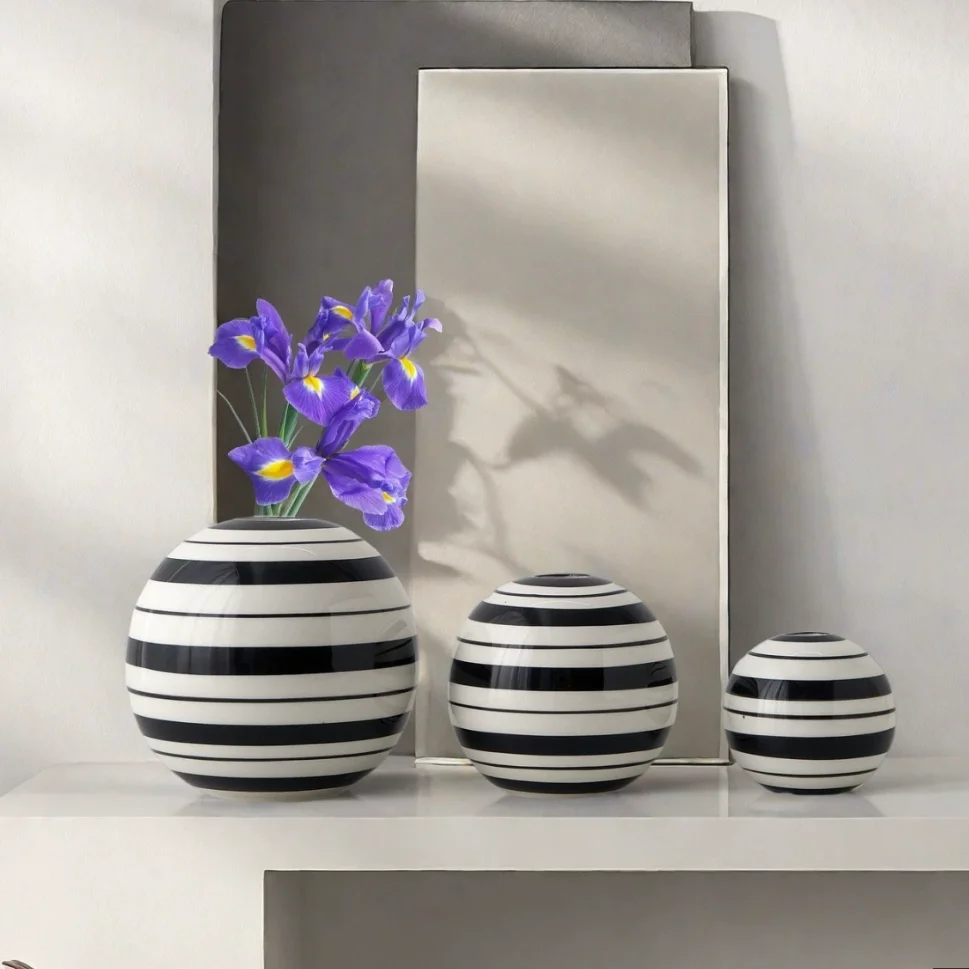 Creative Black and White Striped Ball Ceramic Vase Exquisite Table Flower Arrangement Hydroponic Vase Crafts Interior Ornament