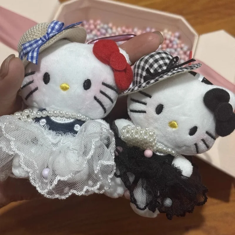 

Hello-Kitty Straw Hat Travel Bag Pendant Cute Girl Doll Plush Doll Hello Kt Bag Hanger Keychain Holiday Surprise Gift