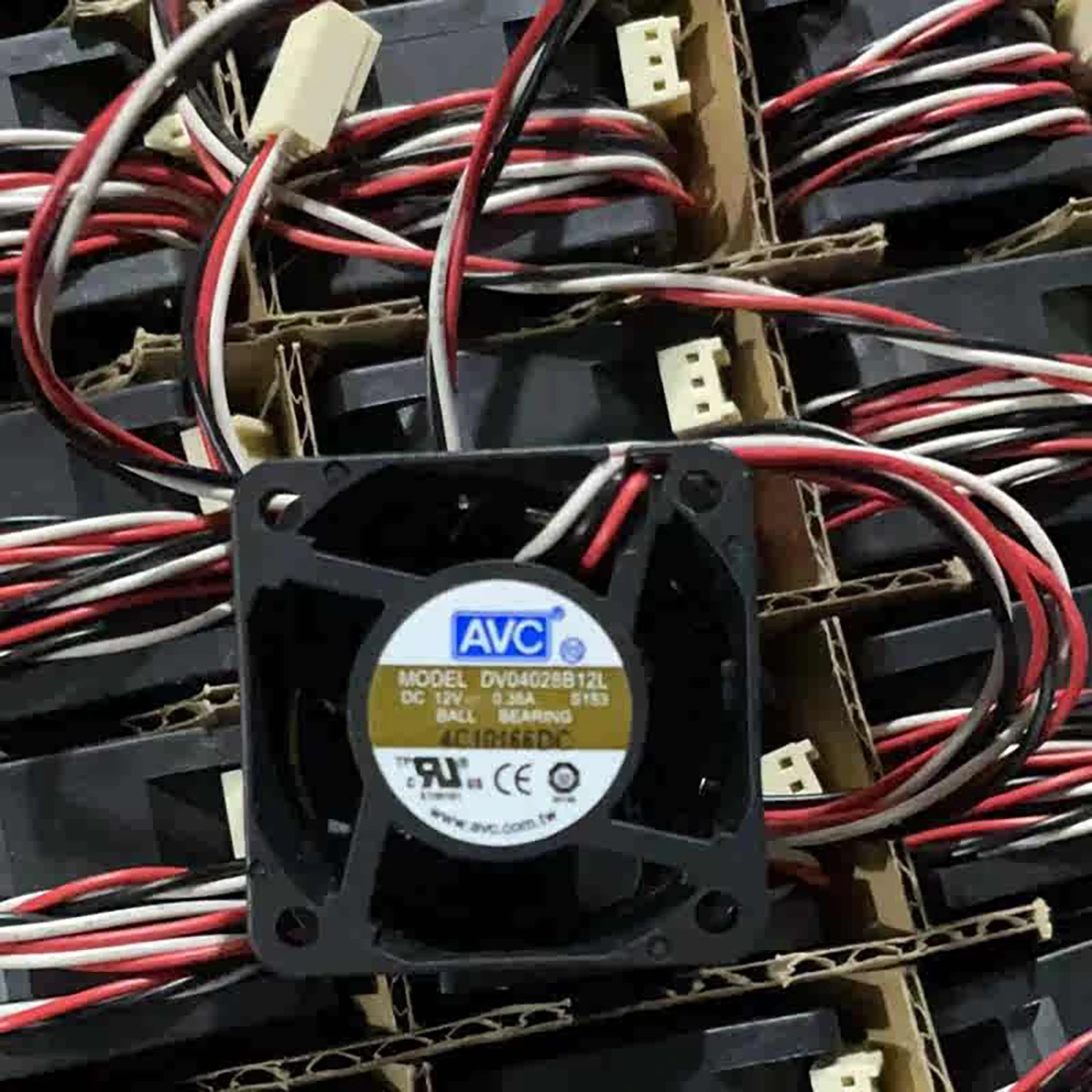 New  AVC DV04028B12L 12V 0.36A 4028 3-wire speed regulation double ball cooling fan