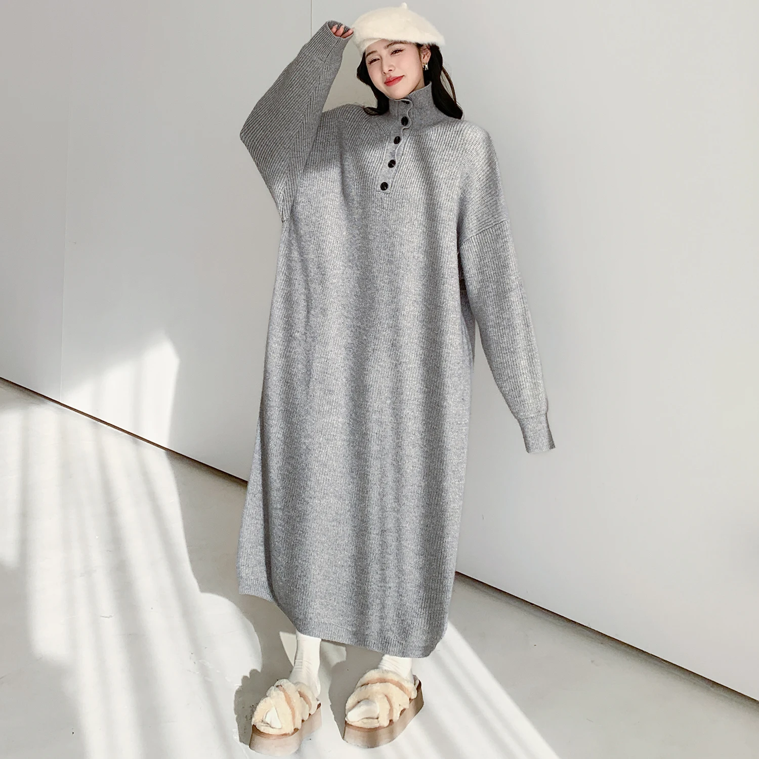NYFS 2025 شتاء جديد كوريا فساتين النساء Vestidos رداء Elbise فضفاض حجم كبير الياقة المدورة الدافئة طويلة الأكمام محبوك سترة فستان