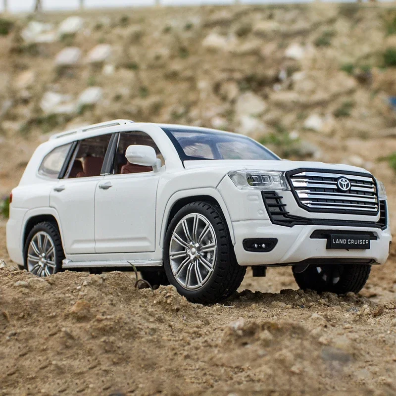 1:24 Land Cruiser LC300 Alloy Diecasts Toy Vehicles Metal Toy Car Model  Collection Toy Fashionable Ornaments