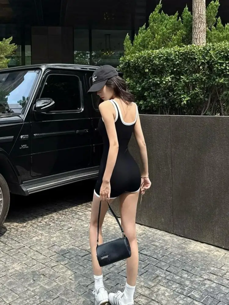 韓国ファッション女性トレンディな黒、白のパッチワークセクシーなクラブ背中の開いたスポーツショーツジャンプスーツ夏ノースリーブベストショートロンパース
