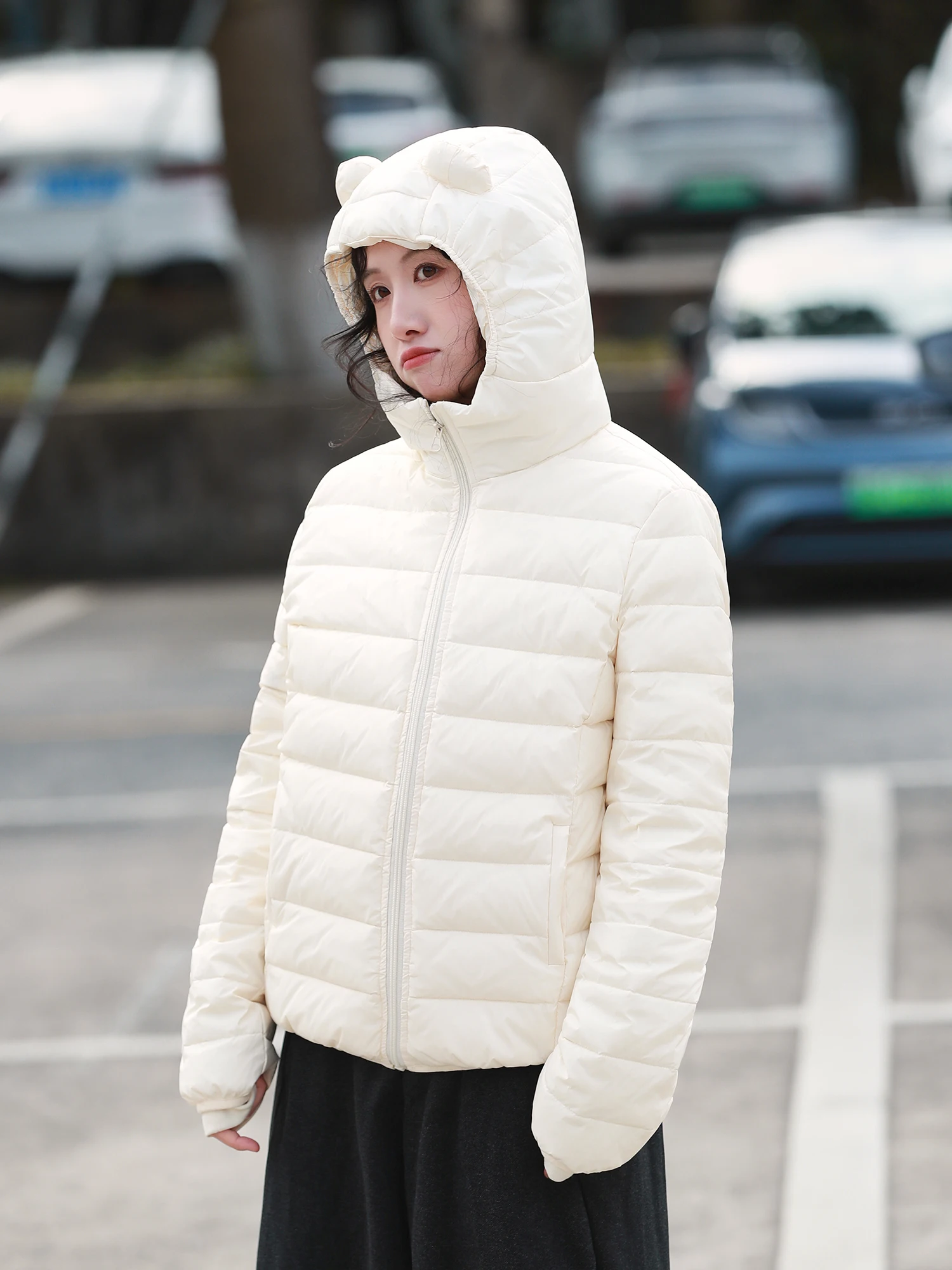 

Зимний легкий женский пуховик оригинального дизайна с капюшоном, приталенный, теплый и портативный, корейский, несмываемый