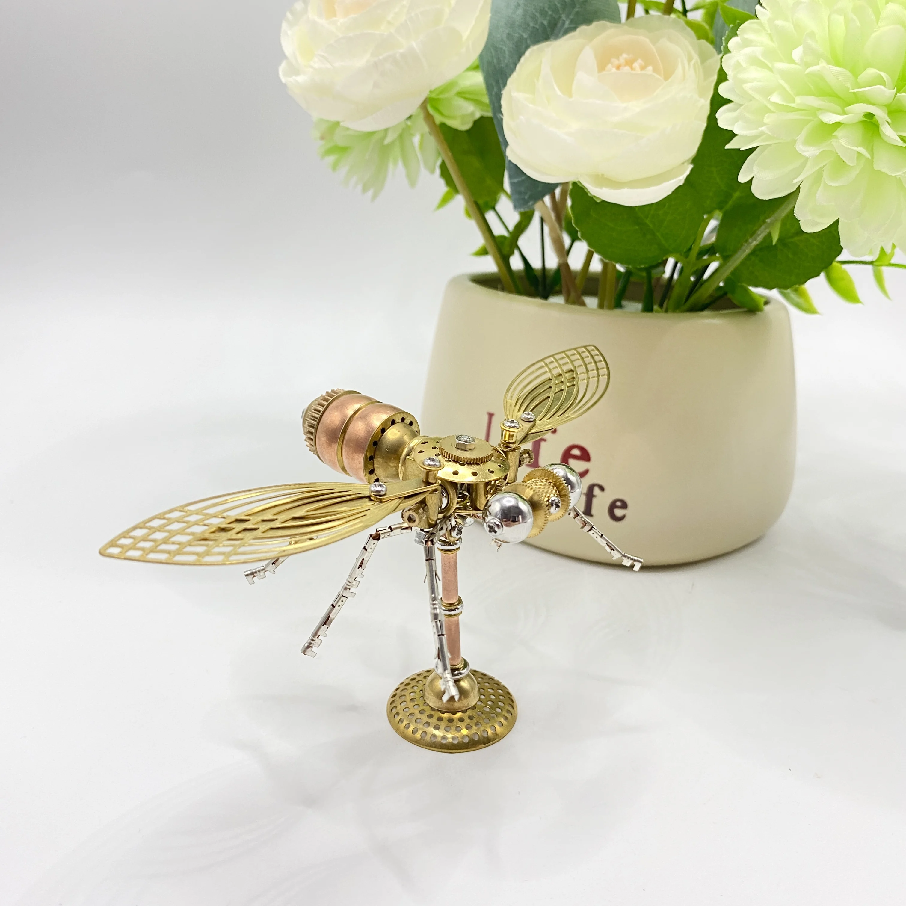 

Creative DIY Mechanical Insect Golden Fly Model Handicraft Living Room Bookshelf Desktop Home Decor Birthday Gift