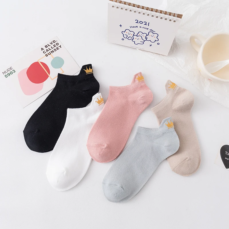 5 Pairs Women Short Socks Harajuku Cute Embroidery Crown Casual Funny Socks Cotton Kawaii Solid Candy Colors Ladies Ankle Socks