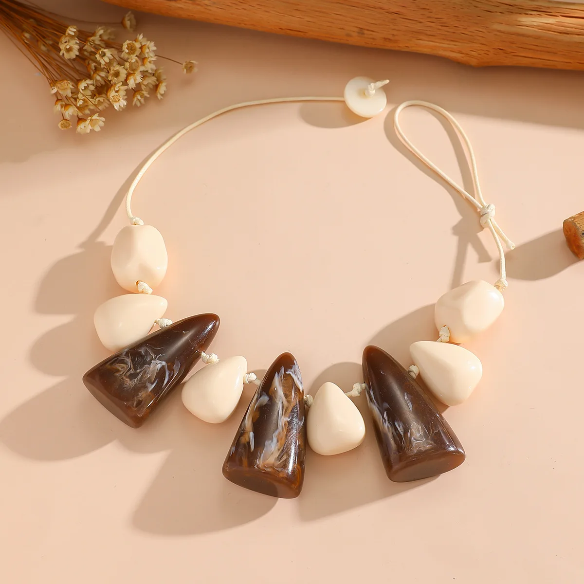 Creative irregular special-shaped resin necklace smudged light luxury high sense exaggerated adjustable collarbone chain