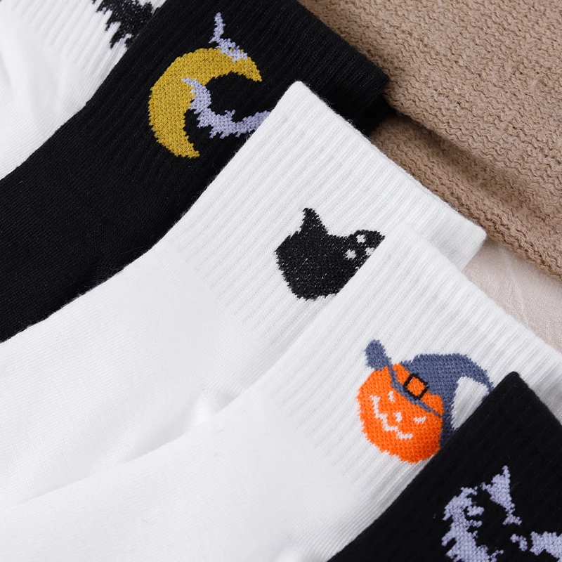 3 Pairs Of Seasonal Fashionable Halloween Pumpkin Head/Ghost/Magic Hat/Bat Pattern Versatile Soft And Comfortable Mid Tube Socks