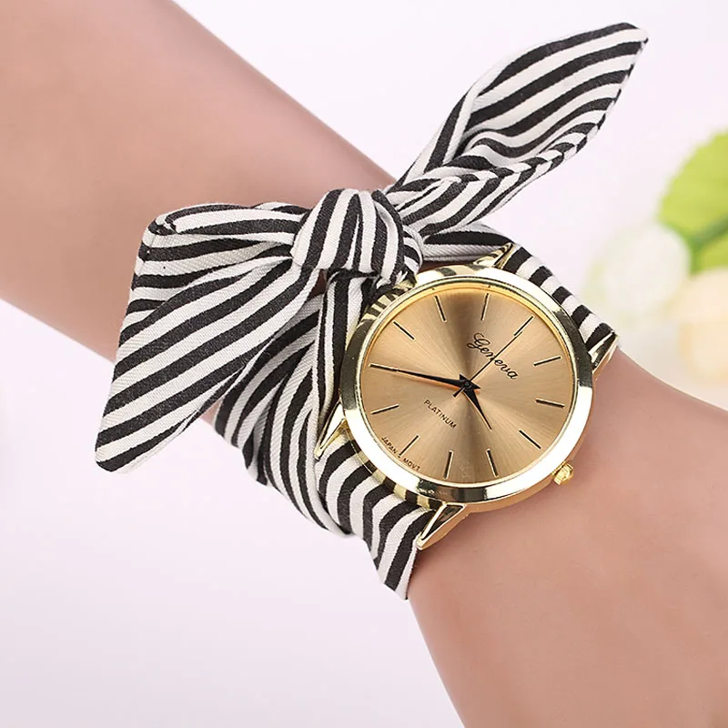 2024 Women's Fashion Bracelet Watch Women's Black And White Striped Floral Cloth Strap Quartz Dial Watch Classic Women's Watch