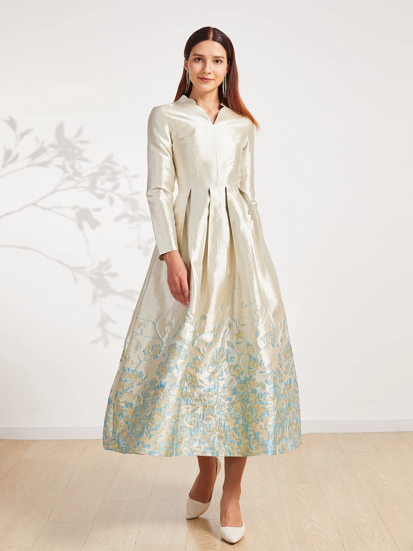 

Style V Long-sleeved Heavy Embroidered Wide-Armlet Dress
