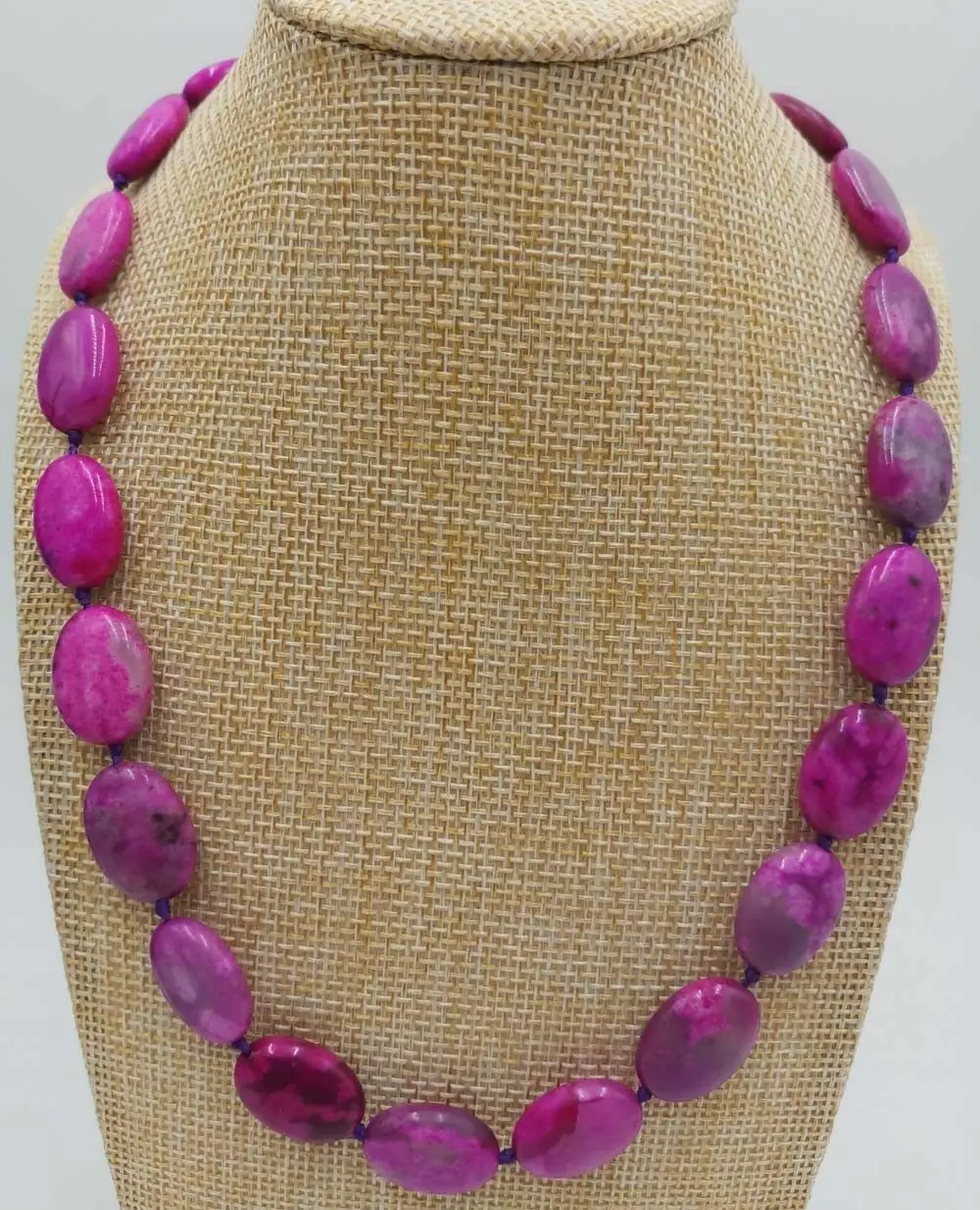

Charming 13x18mm Natural Pink Oval Agate Onyx Gemstone Beads Necklace 18"