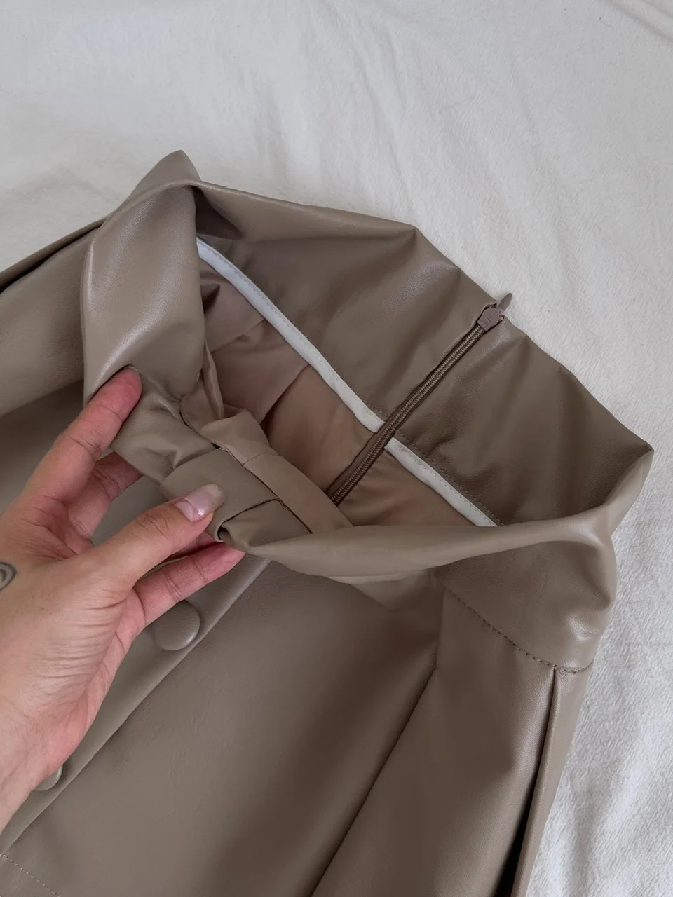 ارتفاع الخصر بولي Leather تنورة جلدية المرأة تصميم الإحساس زر واحد سليم ألف خط تنورة ربيع الخريف موسم Faion الاتجاه #4