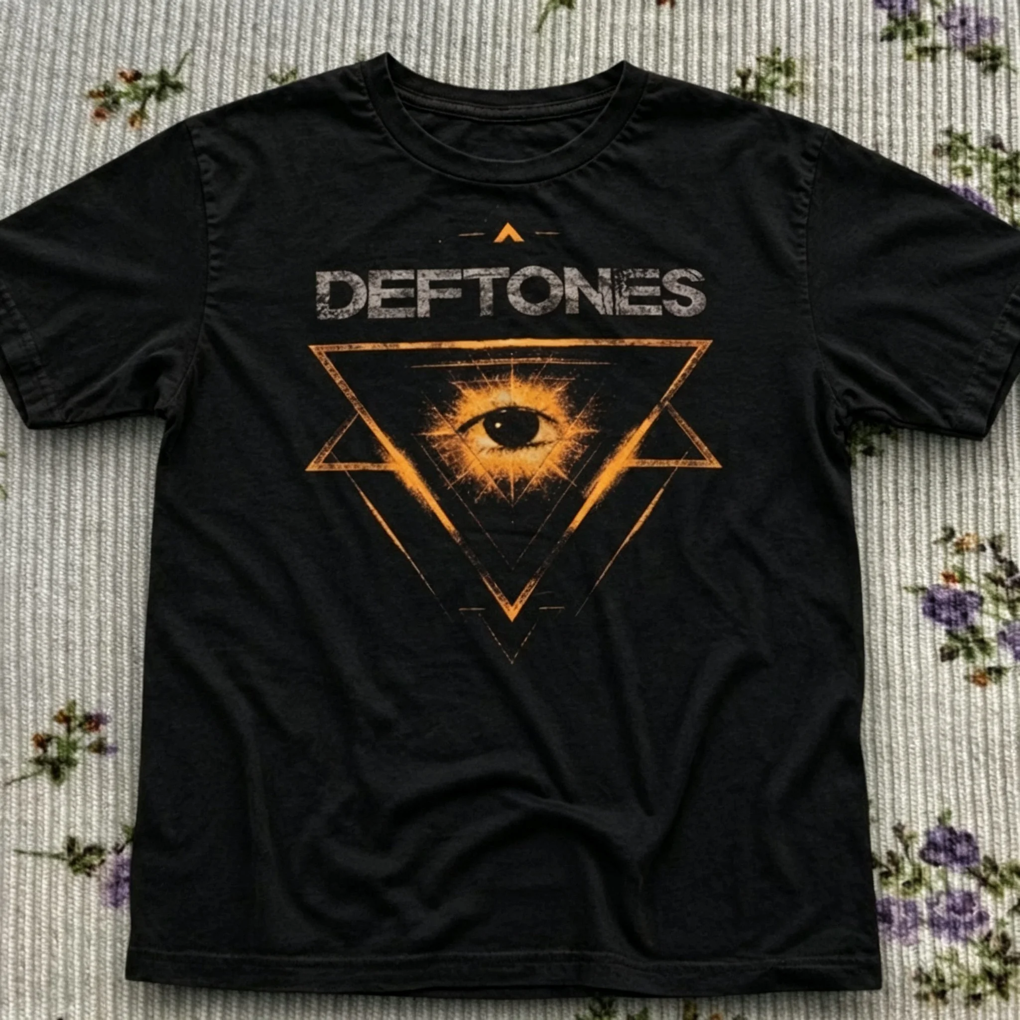 Retro-style Graphic T-shirt – Dark Aesthetic with A Hidden, Gleaming Eye Design. A Strong Alternative Rock/decadent Rock Style.