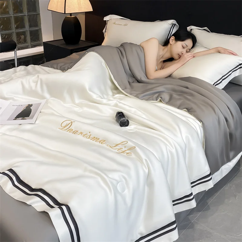 100% Washed Silk Summer Cooling Quilt Embroidered Smooth Ice Cool Comforter for Bed Silky Breathable Blanket Lightweight Blanket