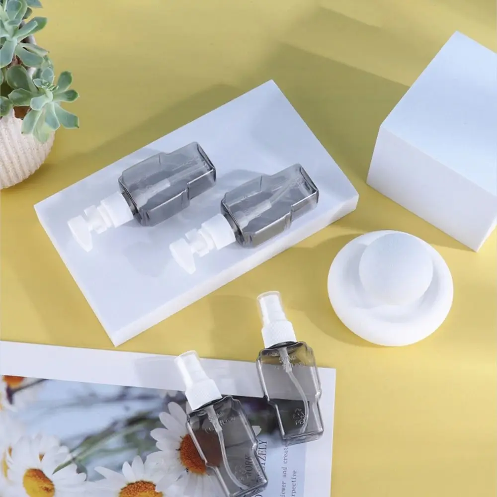 

4 in 1 Travel Bottle Set Leakproof Portable Refillable Bottles Set Empty Lightweight Press Container Organizer Shampoo