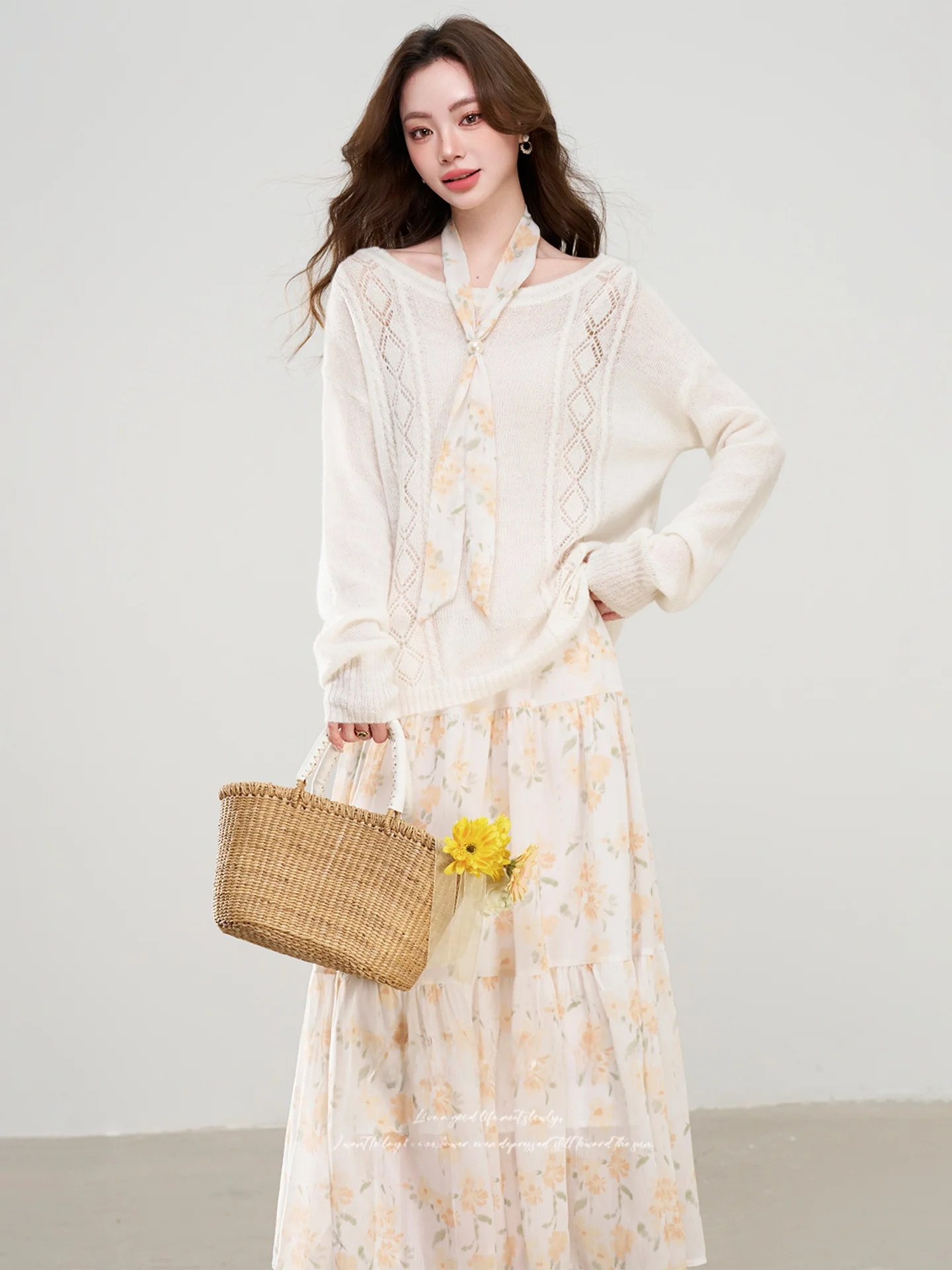 

Весенний повседневный комплект: юбка с принтом и прозрачный топ Pure Desire, вязаный свитер с цветочным узором и длинными рукавами, круглый вырез